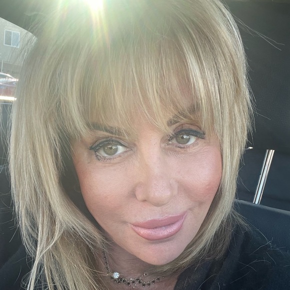 Meet your Posher, Amy - Picture 2 of 2